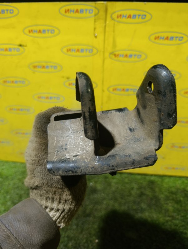 Кронштейн КПП задний Carisma 2005 1.6 Кронштейн КПП задний Carisma 2005 1.6