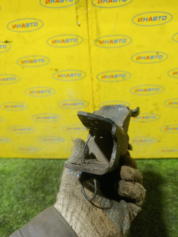 Кронштейн КПП задний Carisma 2005 1.6 Кронштейн КПП задний Carisma 2005 1.6