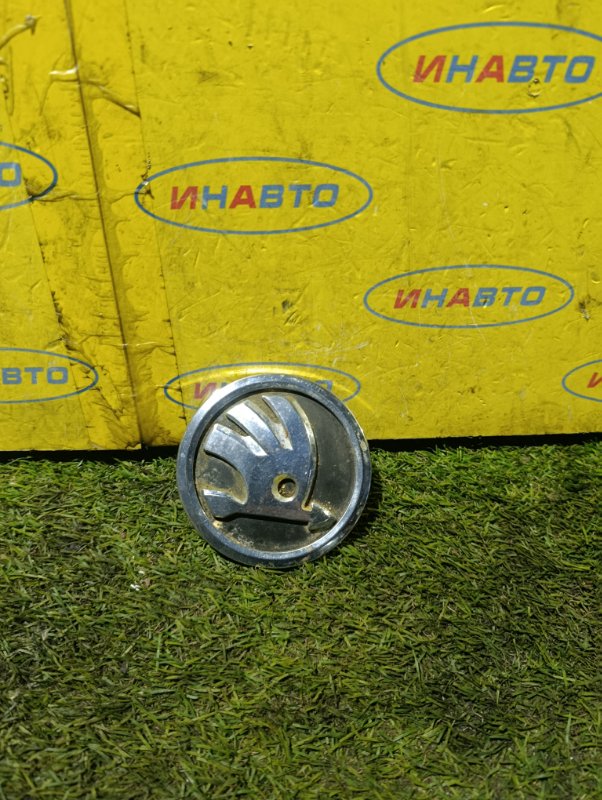 Запчасть эмблема шильдик Skoda Octavia 2014 A7 CJZA 5JA853621 Б/У Эмблема шильдик Skoda Octavia 2014 A7 CJZA 5JA853621 Б/У