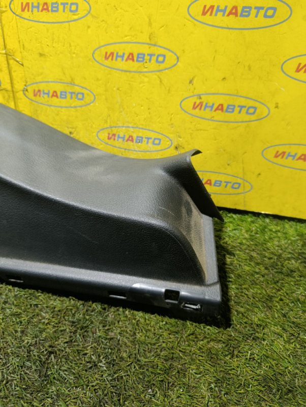 Накладка обшивка стойки задняя правая Golf Plus 2012 5M1 CBZB