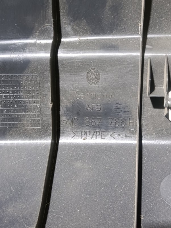 Накладка обшивка стойки задняя правая Golf Plus 2012 5M1 CBZB