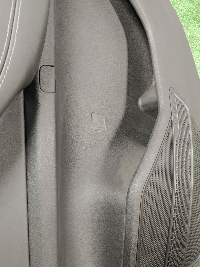 Обшивка боковой двери задняя правая Tiggo 7 Pro Max 2024 SQRF4J16 Обшивка боковой двери задняя правая Tiggo 7 Pro Max 2024 SQRF4J16