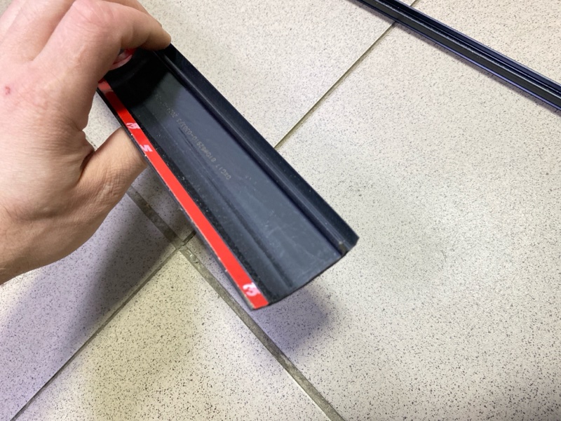 Уплотнитель лобового стекла C7H  / T5G