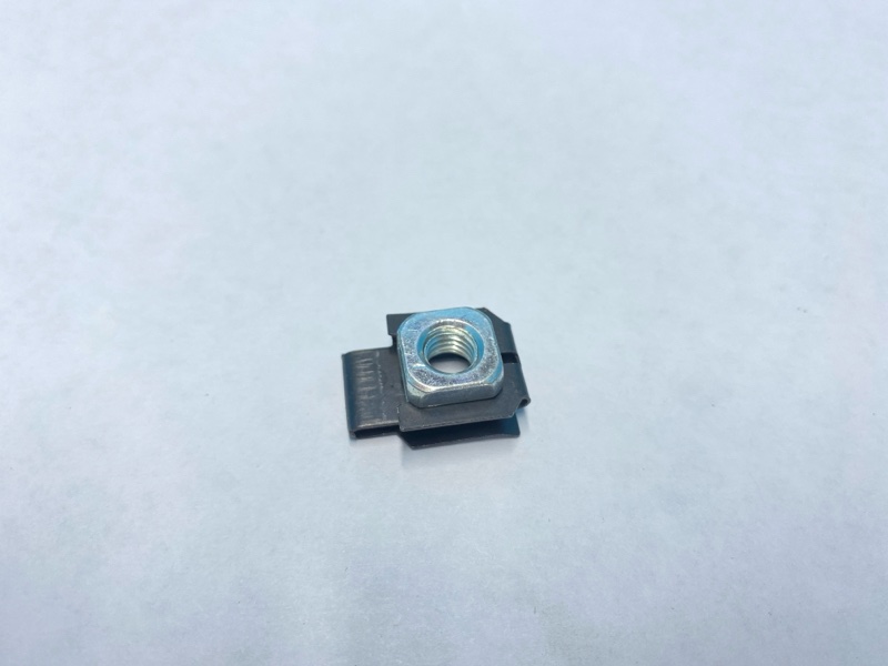 Гайка с держателем MQ6W131890095 новая
