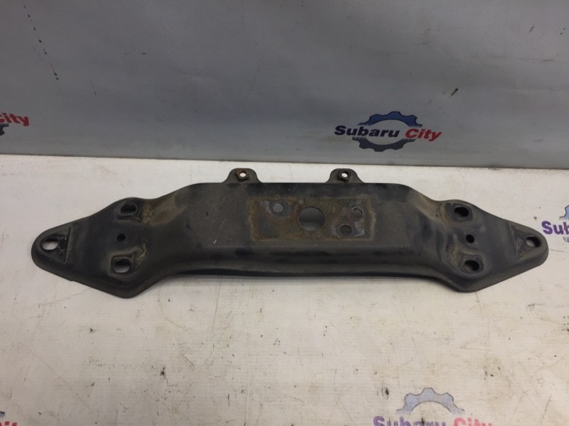 Балка под акпп Subaru Impreza GD EJ15 2000 (б/у)