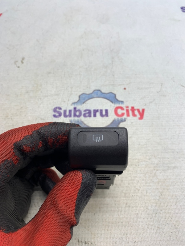 Кнопка подогрева заднего стекла Subaru Forester SF EJ20 1998 (б/у)