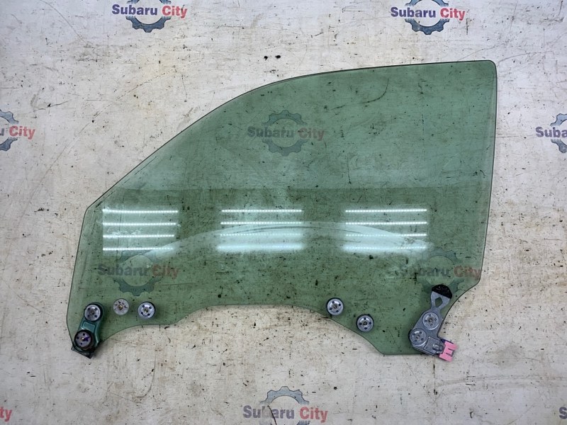Стекло двери Subaru Forester SG EJ20 2005 переднее левое (б/у)