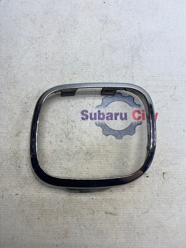 Заглушка в бампер Subaru Forester SF EJ20 1998 правая (б/у)