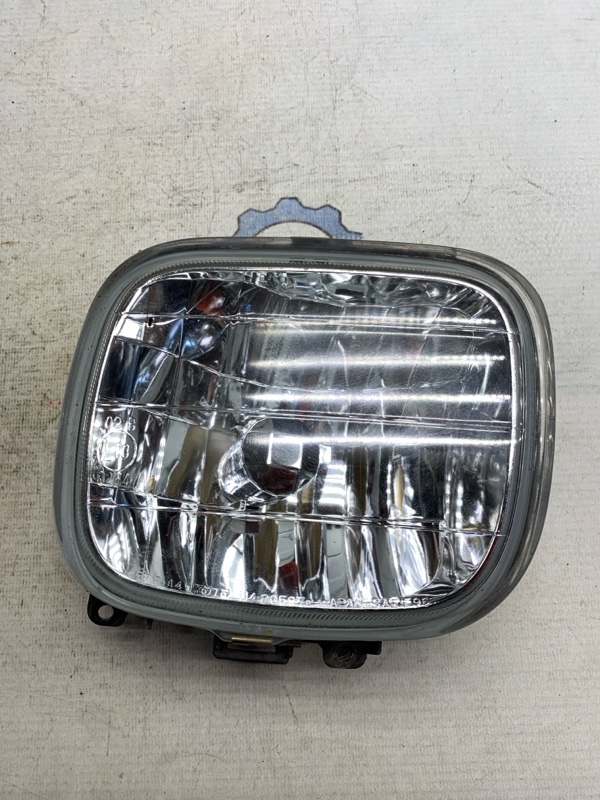 Фары противотуманные Subaru Forester SF5 EJ201 2000 правые (б/у)