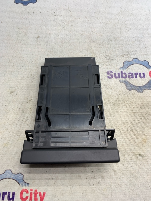 Подстаканник Subaru Forester SF5 EJ201 2000 (б/у)