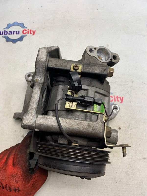 Компрессор кондиционера Subaru Forester SF5 EJ201 2001 (б/у)