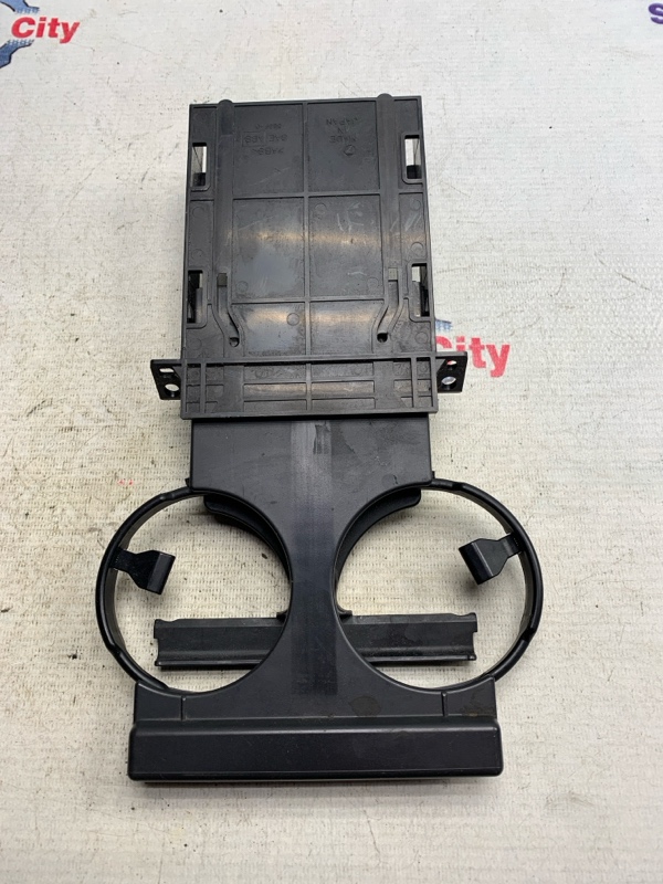 Подстаканник Subaru Forester SF5 EJ201 2001 (б/у)