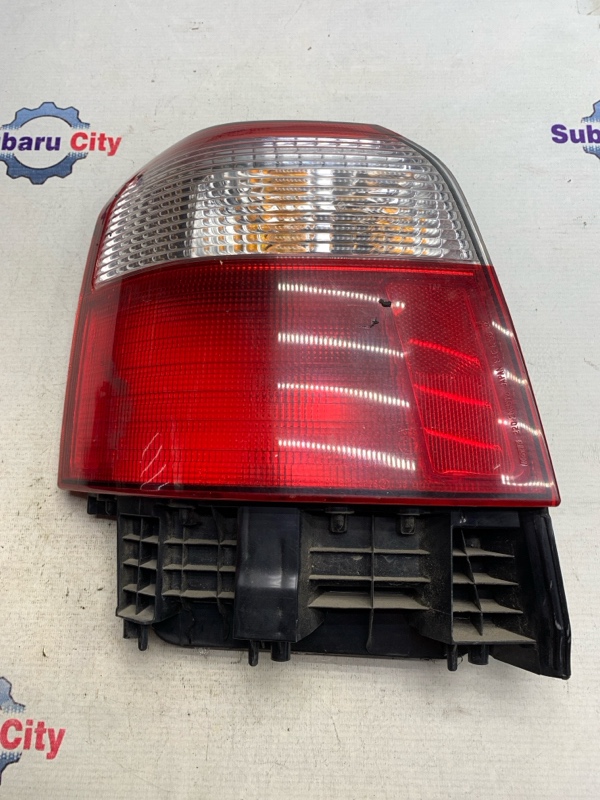 Стоп сигнал Subaru Forester SF5 EJ201 2001 левый (б/у)