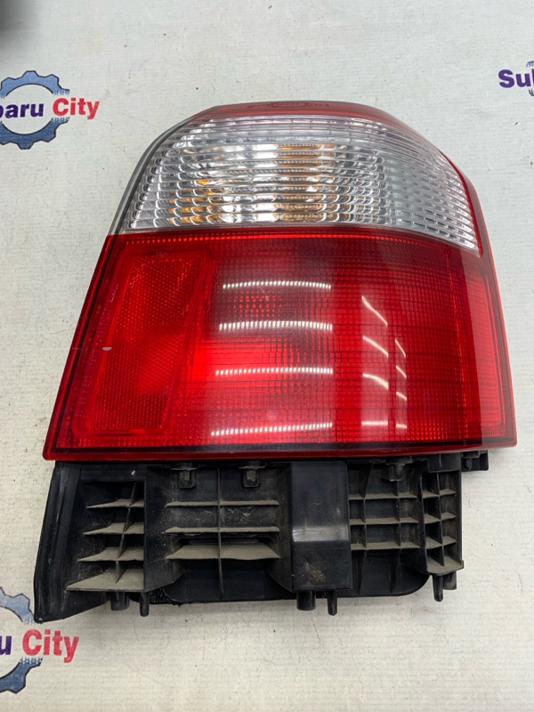 Стоп сигнал Subaru Forester SF5 EJ201 2001 правый (б/у)