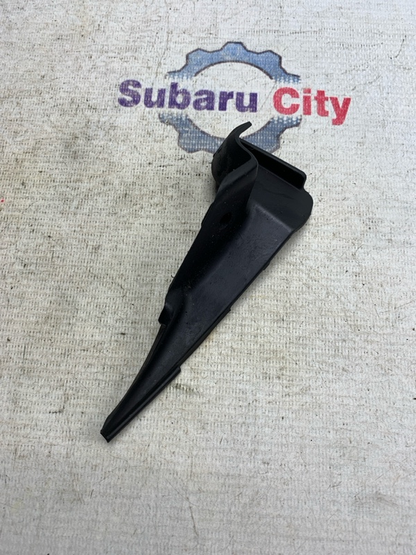 Уголок жабо Subaru Forester SF5 EJ201 2001 правый (б/у)