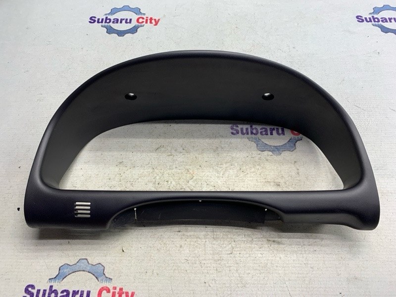 Пластик вокруг спидометра Subaru Forester SF9 EJ254 2000 (б/у)