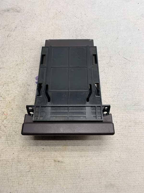 Подстаканник Subaru Forester SF9 EJ254 2000 (б/у)