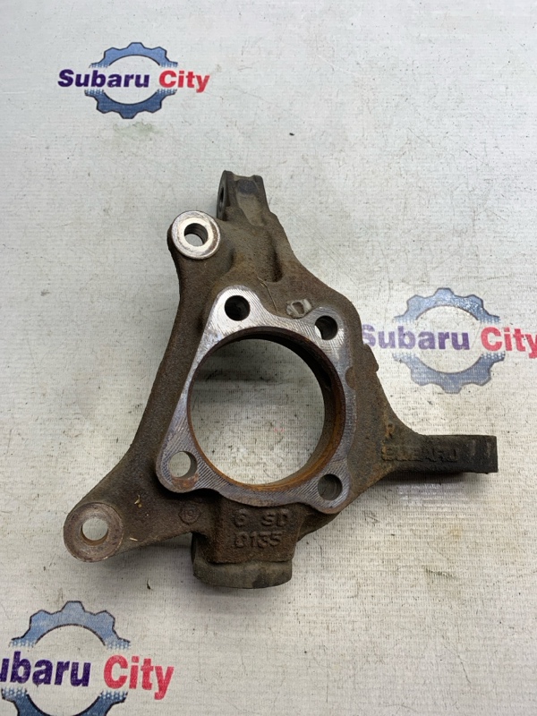Кулак поворотный Subaru Legacy BP5 EJ20X 2006 передний правый (б/у)