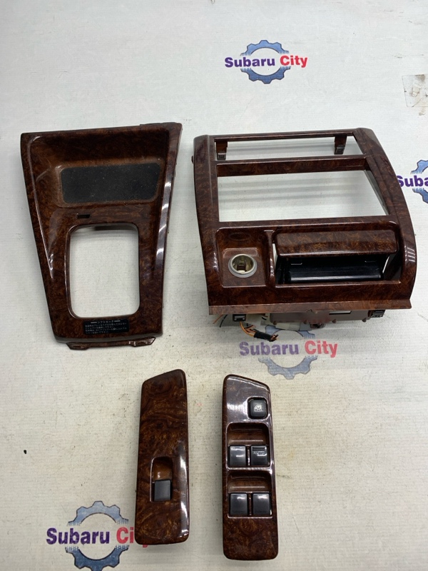 Консоль вокруг магнитолы Subaru Forester SF9 EJ254 2000 (б/у)