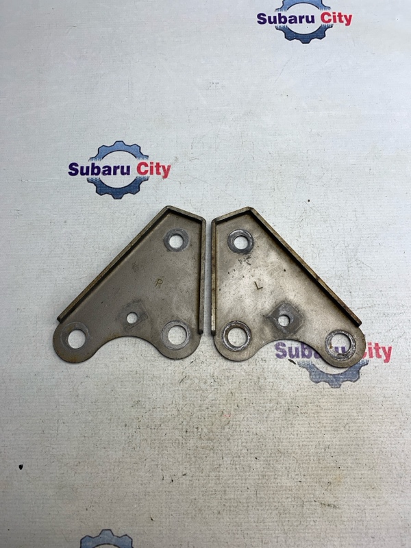 Кронштейн подвески Subaru Legacy BP5 EJ20X 2006 (б/у)