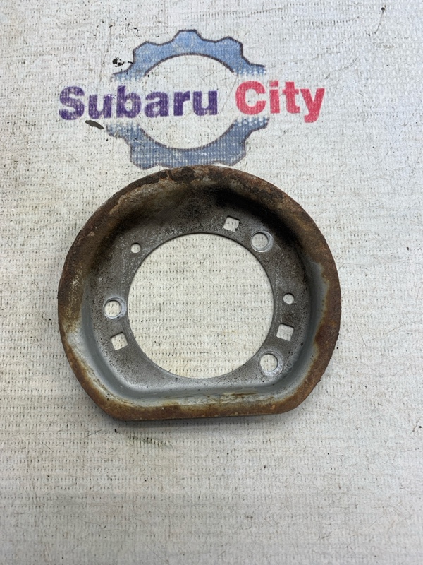 Пластик вокруг горловины топливного бака Subaru Legacy BH5 EJ206 2002 (б/у)