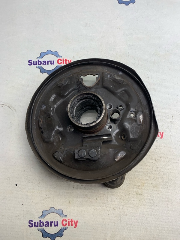 Кулак поворотный Subaru Forester SF5 EJ201 2001 задний правый (б/у)