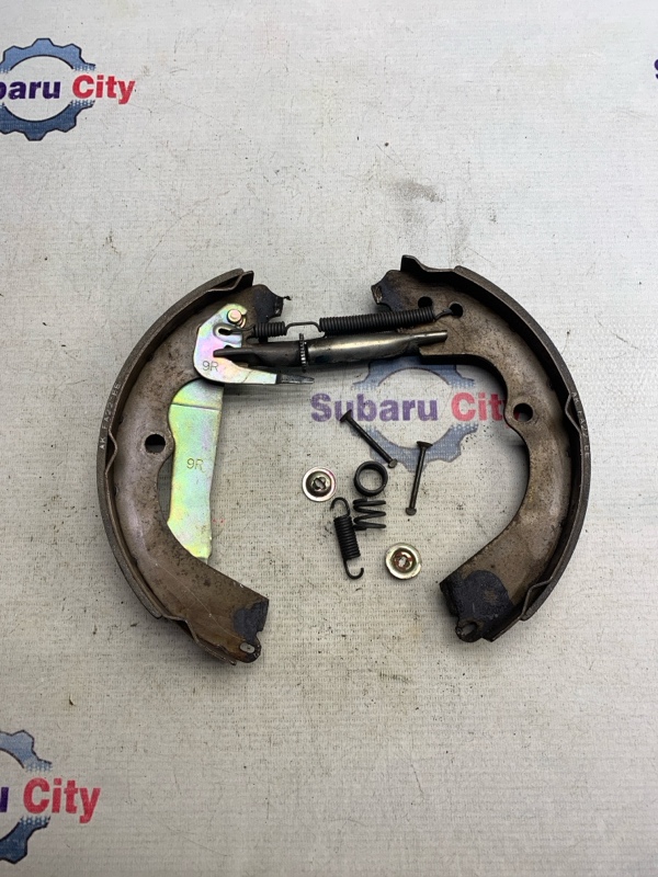 Тормозные колодки Subaru Forester SF5 EJ201 2001 заднее правое (б/у)