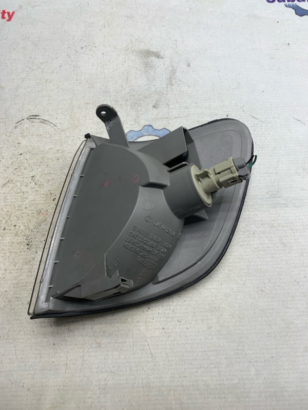Габарит Subaru Forester SF5 EJ201 2001 правый (б/у) Габарит Subaru Forester SF5 EJ201 2001 правый (б/у)