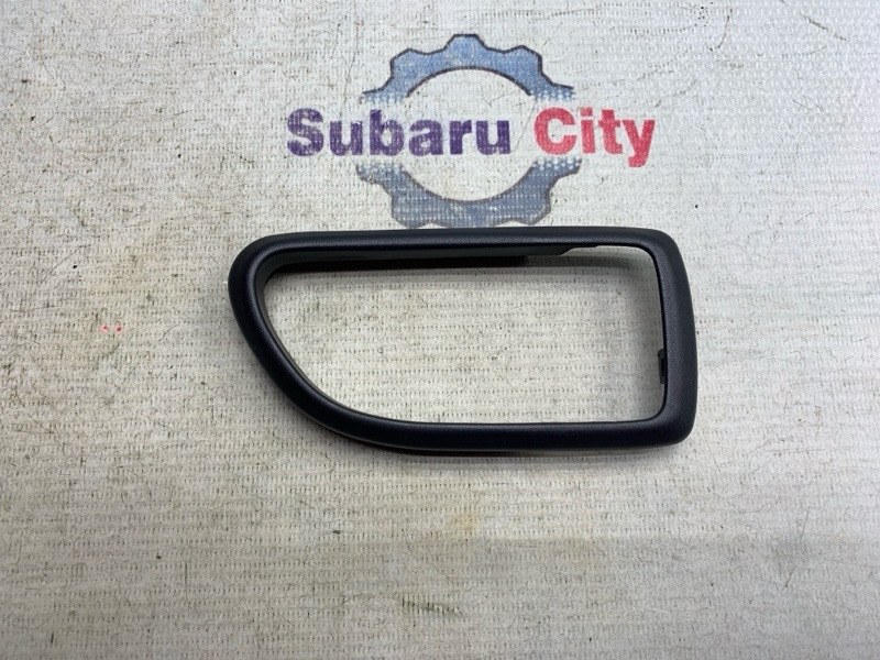 Пластик вокруг ручки салона Subaru Legacy B4 BE5 EJ206 2002 правый (б/у)