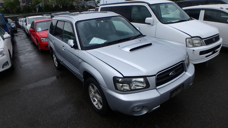 Автомобиль Subaru Forester SG5 EJ205 2002 года в разбор