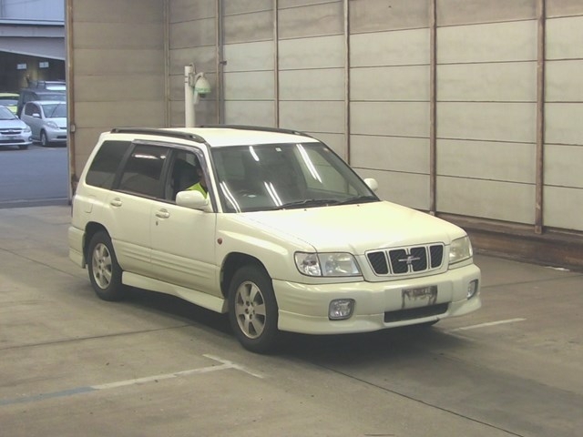 Автомобиль Subaru Forester SF5 EJ201 2001 года в разбор
