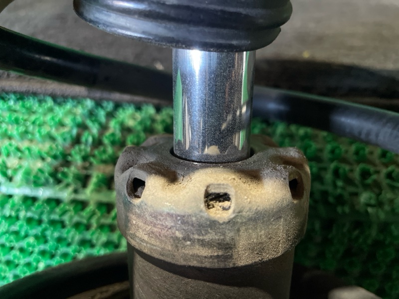 Стойка подвески задняя левая FORESTER 2002 SG5 EJ20