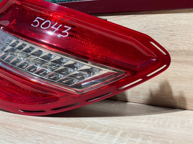 Стоп-сигнал задний правый C-CLASS W204 M271