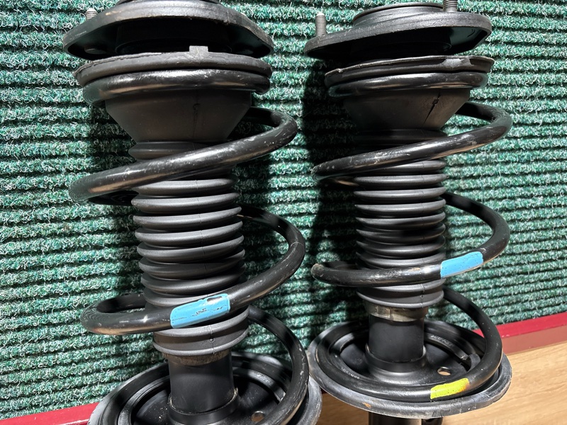 Стойка подвески передняя WISH 2005 ZNE10 1ZZFE Стойка подвески передняя WISH 2005 ZNE10 1ZZFE