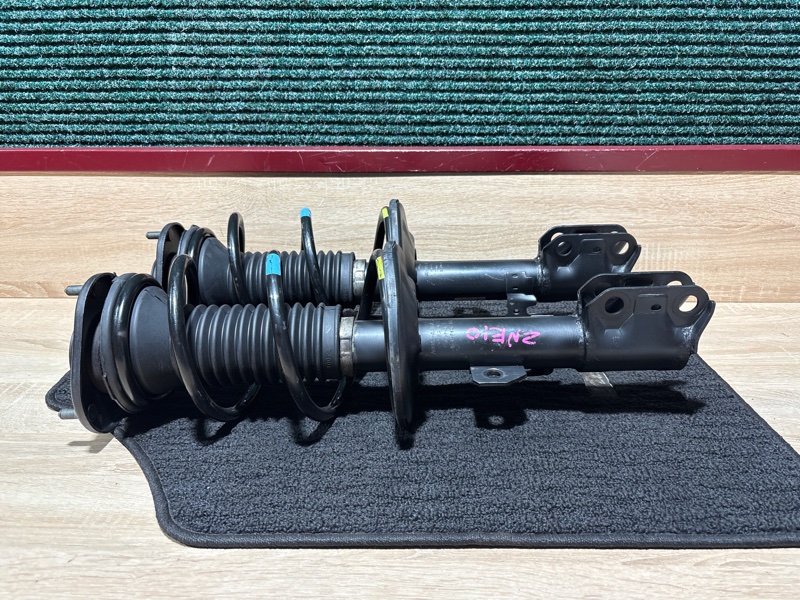 Стойка подвески передняя WISH 2005 ZNE10 1ZZFE Стойка подвески передняя WISH 2005 ZNE10 1ZZFE