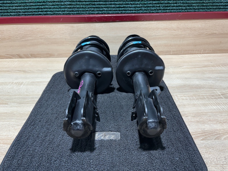 Стойка подвески передняя WISH 2005 ZNE10 1ZZFE Стойка подвески передняя WISH 2005 ZNE10 1ZZFE