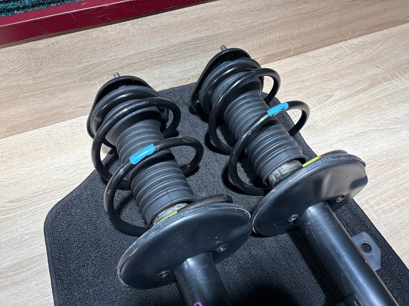 Стойка подвески передняя WISH 2005 ZNE10 1ZZFE Стойка подвески передняя WISH 2005 ZNE10 1ZZFE