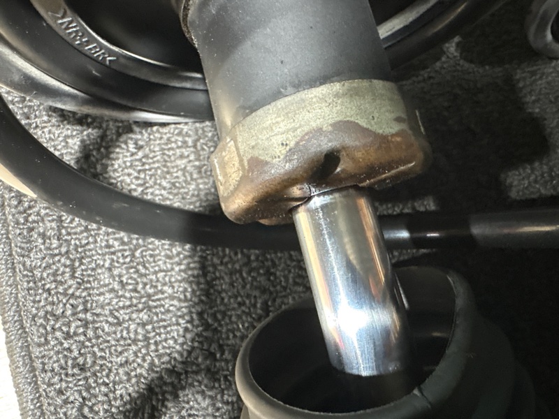 Стойка подвески передняя WISH 2005 ZNE10 1ZZFE Стойка подвески передняя WISH 2005 ZNE10 1ZZFE