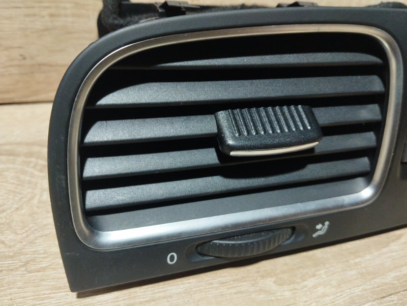Дефлектор воздушный Volkswagen GOLF 1KCAX CAX Дефлектор воздушный Volkswagen GOLF 1KCAX CAX