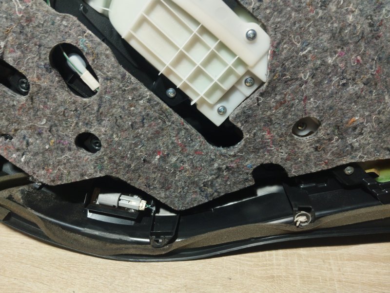 Обшивка двери задняя левая CROWN 2013 AWS210 2AR-FSE