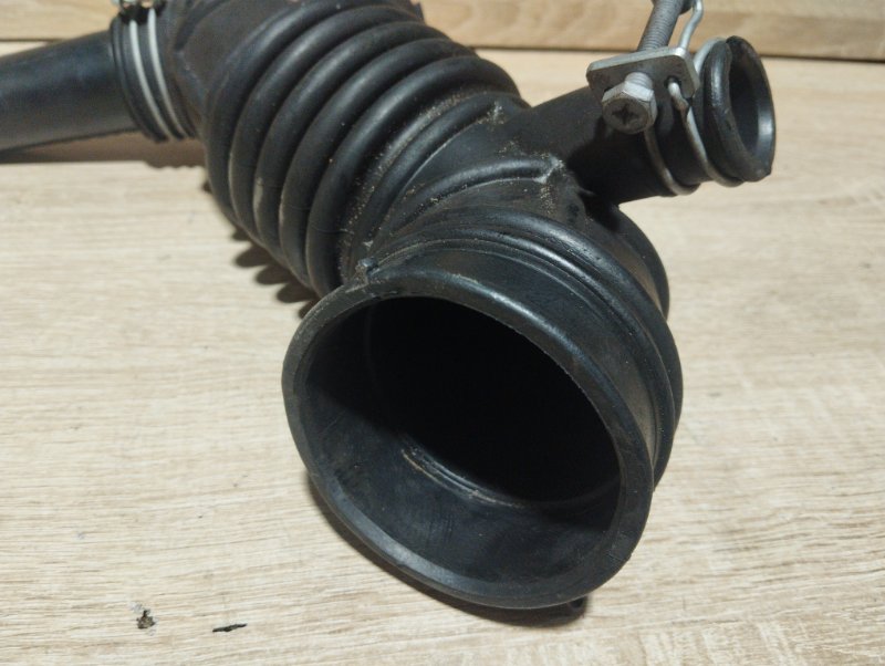 Патрубок воздушного фильтра SERENA C25 MR20DE Патрубок воздушного фильтра SERENA C25 MR20DE