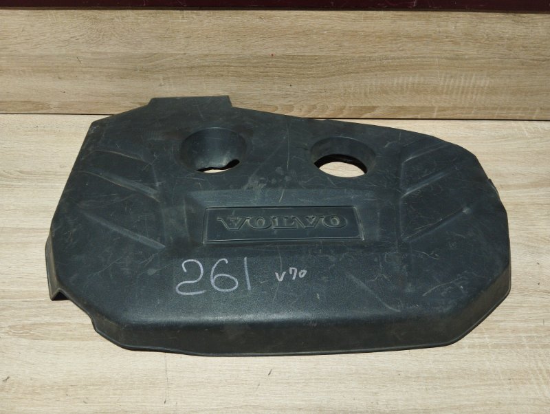 Пластиковая крышка на двс V70 2011 BW B4204T7