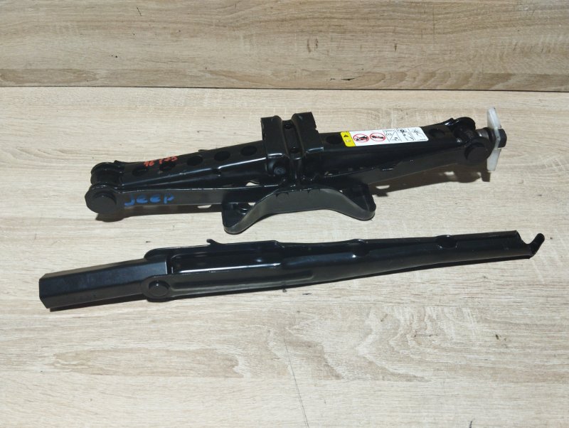 Домкрат Jeep 04766498AA контрактная