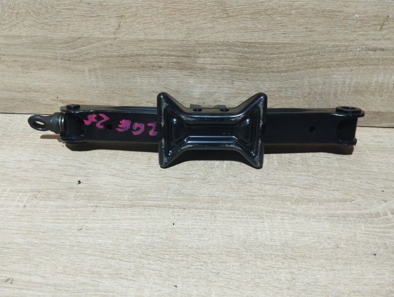 Домкрат WISH 2009 ZGE25 2ZRFAE