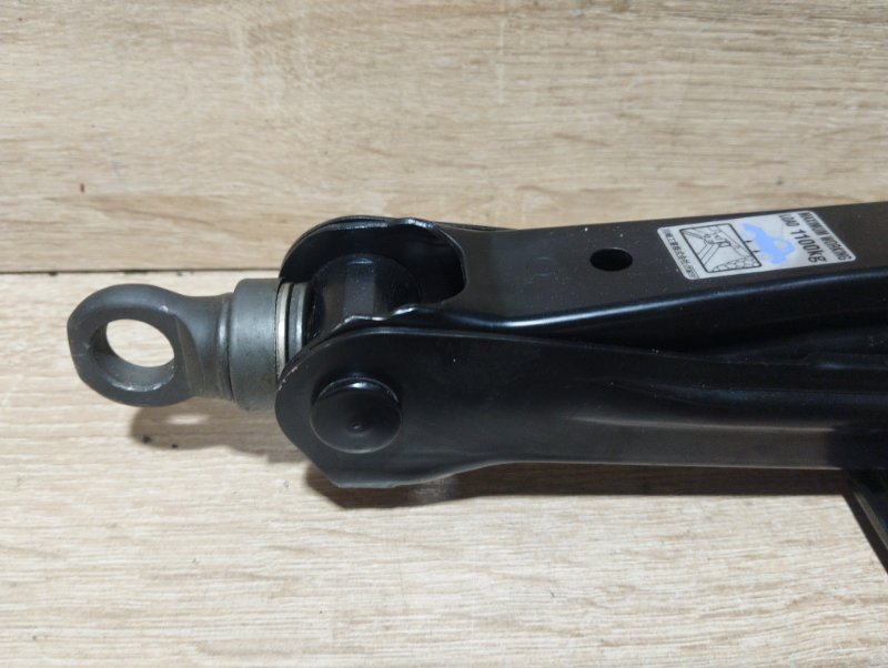 Домкрат Toyota WISH ZNE10 1ZZFE