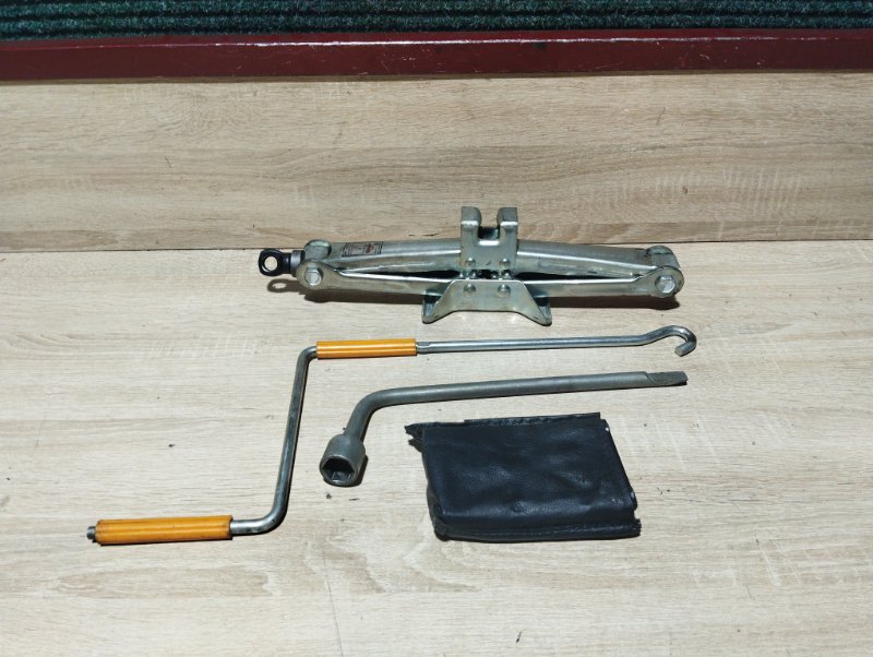 Запчасть домкрат Toyota MARK 2 1995 GX90 1GFE 09111-22060 контрактная Домкрат Toyota MARK 2 1995 GX90 1GFE 09111-22060 контрактная