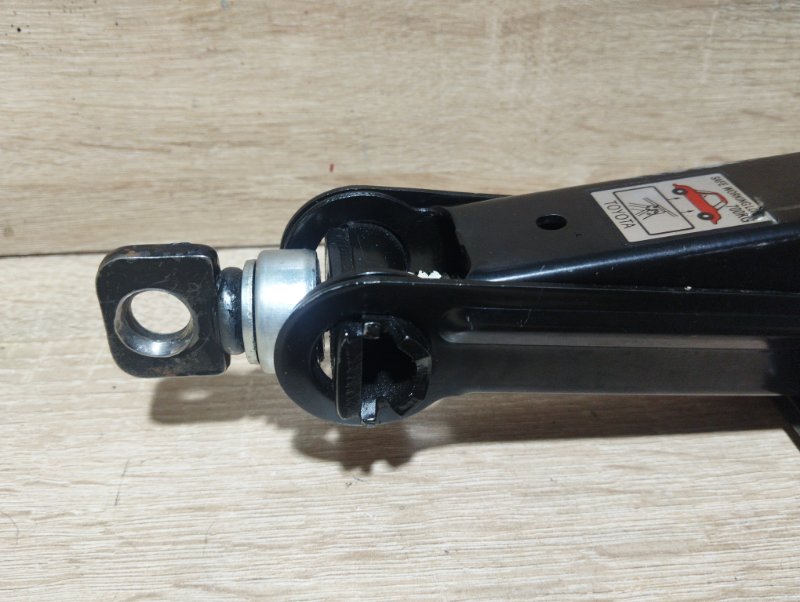 Домкрат Toyota COROLLA FIELDER NZE124 1NZFE