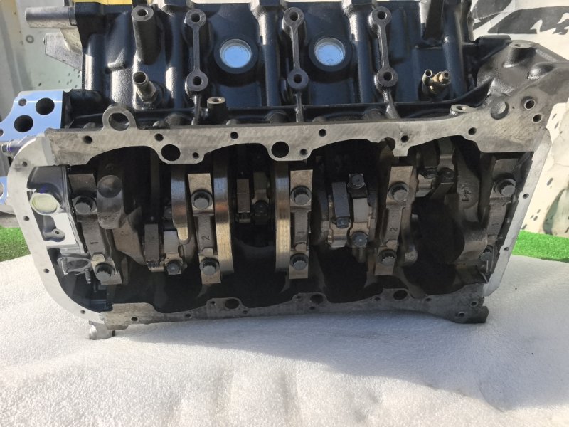 Блок двигателя Land Cruiser UZJ200 2UZFE