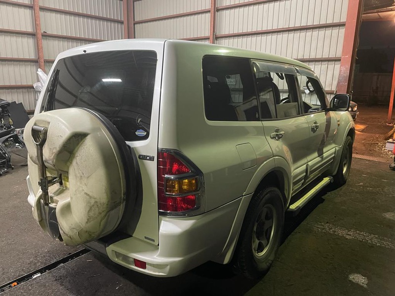 Колпак запасного колеса Mitsubishi Pajero V75W 6G74 (б/у)