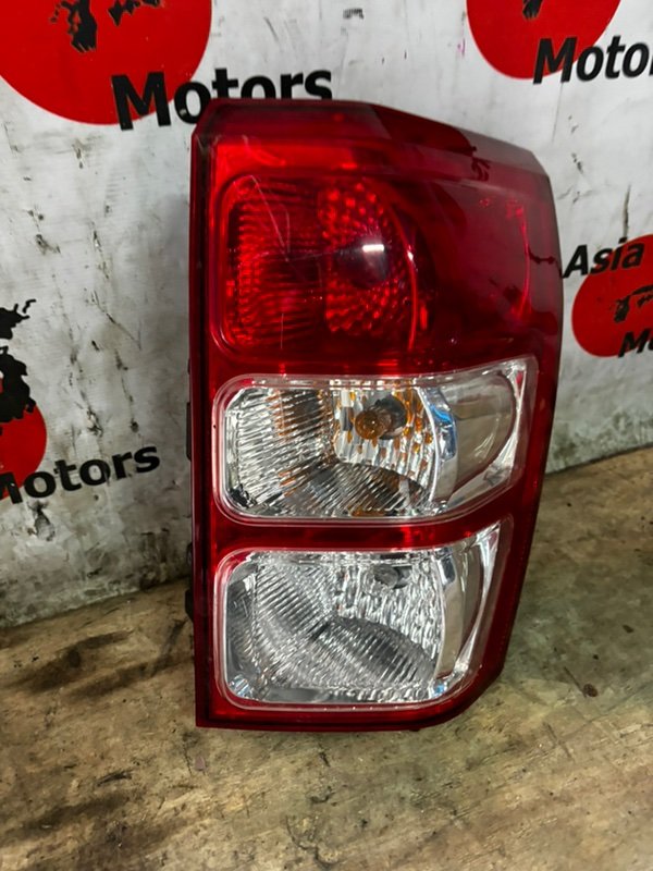 Стоп-сигнал Suzuki Escudo TDA4W J24B правый (б/у)